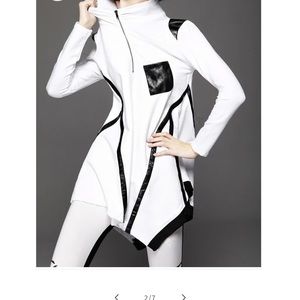 Turtleneck Irregular Long Sweatshirt | Size M | Black and White